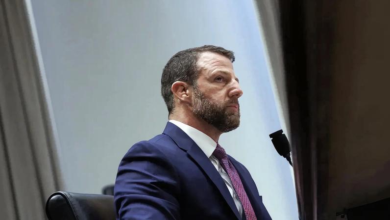 Novo secretário da Segurança Interna é aprovado na comissão do Senado por margem estreita