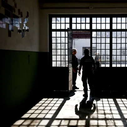 Morte de recluso em cadeia sob inquérito; família não acredita em suicídio