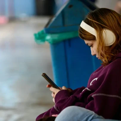 Meta e YouTube considerados culpados em processo sobre danos a crianças