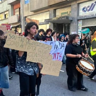 Estudantes da Soares dos Reis pedem mais investimento na escola pública