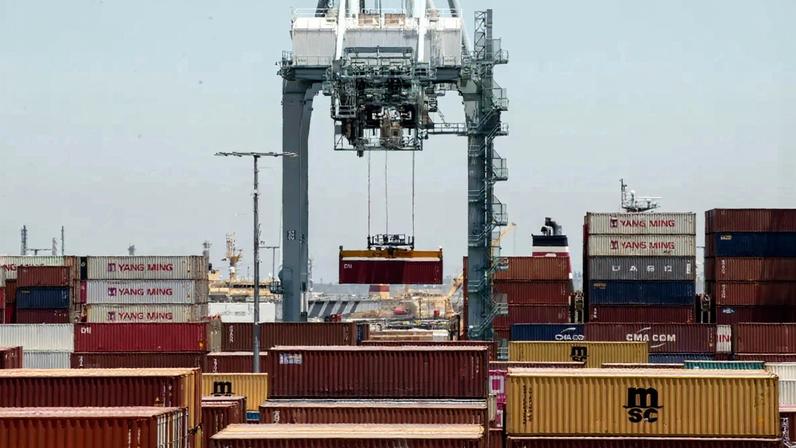 Cerca de um quinto do petróleo e do gás natural liquefeito mundiais transitam pelo Estreito de Ormuz