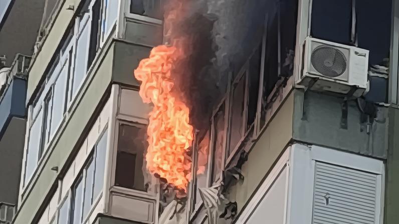 Incêndio deflagra em apartamento em Carnaxide