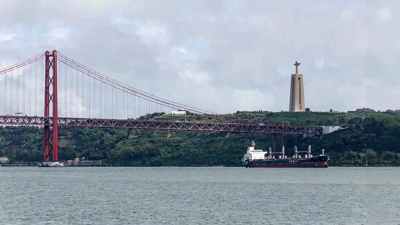 A circulação na Ponte 25 de Abril esteve interrompida num dos sentidos