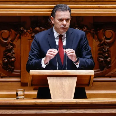 Montenegro antecipa-se à Transparência e divulga lista de clientes