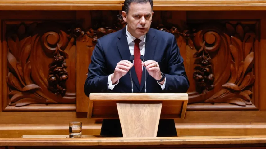 Primeiro-ministro fez esta quinta-feira a divulgação integral dos clientes