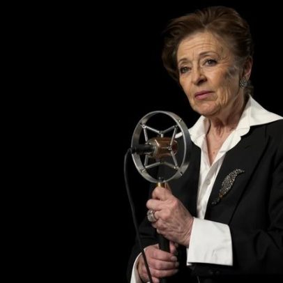 Simone de Oliveira recebe Medalha de Mérito Cultural do governo