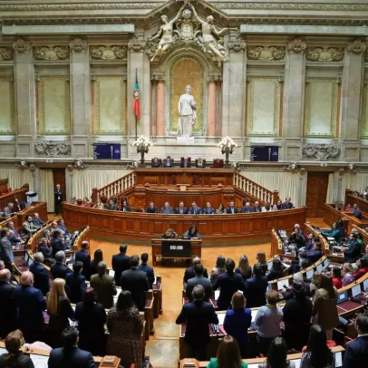 Lay-off pago a 100% devido ao mau tempo, com PSD e IL a votar contra