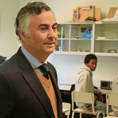 Professores passam a concorrer apenas uma vez por ano