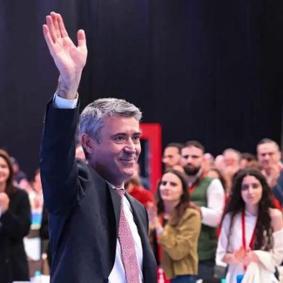 Carneiro exige que a AD decida entre muro de silêncio ou convergências moderadas