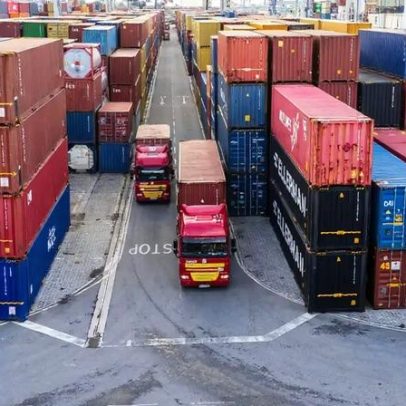 Tiger Woods detido após acidente de automóvel