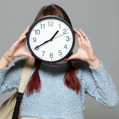 Deitar 15 minutos mais cedo facilita adaptação à mudança da hora