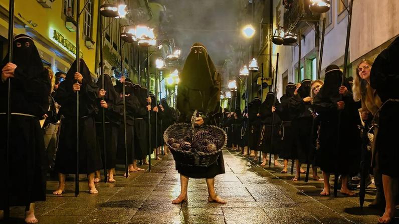 A procissão do Ecce Homo, com os farricocos, é na Quinta-feira Santa