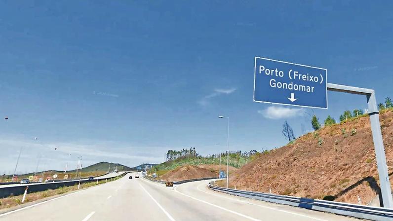 Mulher foi projetada junto ao nó de ligação da A41 com a A43, em Gondomar