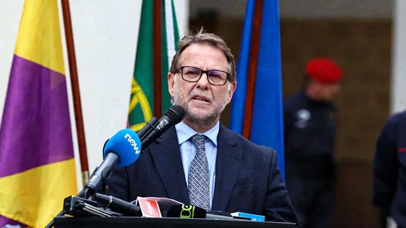 O ministro da Administração Interna, Luís Neves, revelou que, "dentro de poucos dias", o Governo vai efetuar uma comunicação "muito específica" sobre o SIRESP