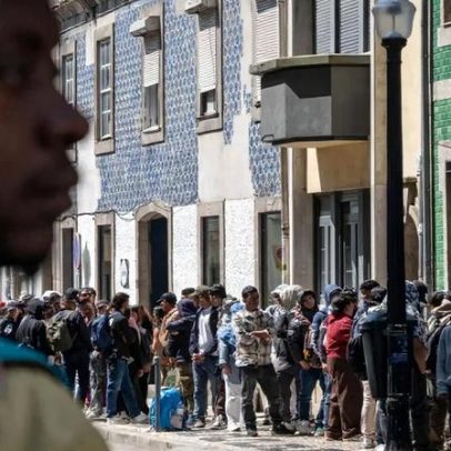 Adolescente de 15 anos mata colega e fere oito numa escola na Argentina