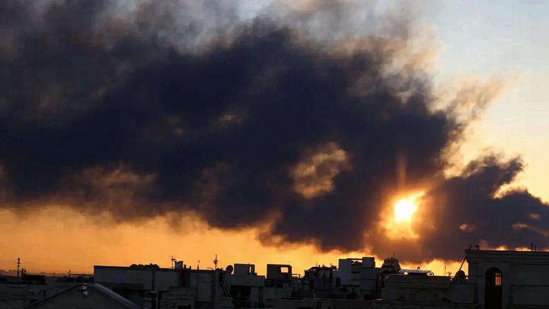 As forças israelitas e norte-americanas bombardearam ontem alvos em todo o Irão