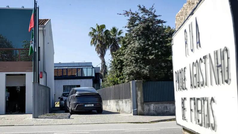 Garagem, onde tudo aconteceu, fica ao lado da Junta de Freguesia de Sobrado