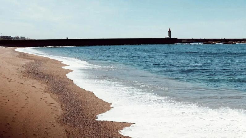 Imagem de contexto do artigo Páscoa na praia? Três cuidados a ter com o mar que ainda é de "inverno"
