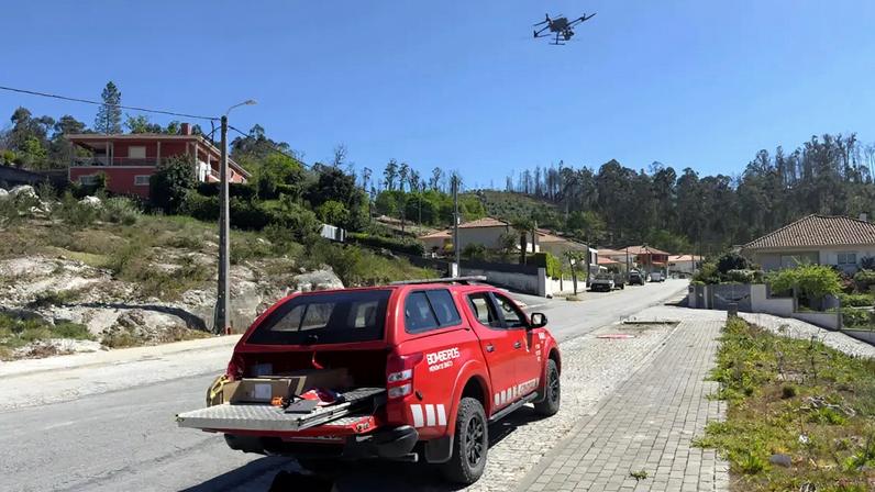Imagem de contexto do artigo INEM vai comprar 1600 tablets para geolocalizar ambulâncias