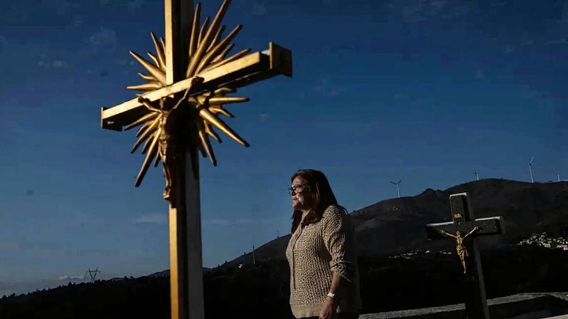 Pilar da Ponte Ferreirinha está a ser construído por trás de bairro