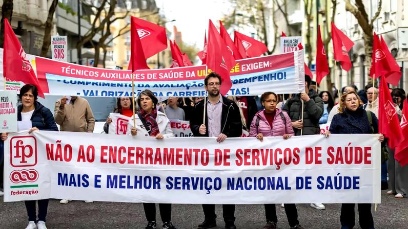 Técnicos de saúde protestam por negociações de contratos de trabalho