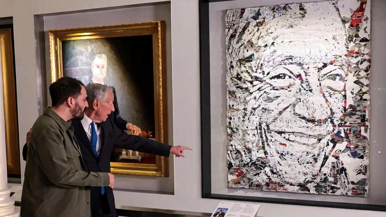 Marcelo Rebelo de Sousa acompanhado pelo artista Alexandre Farto, também conhecido como Vhils