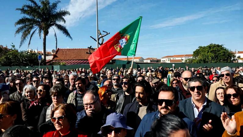 Mais de 500 pessoas em protesto contra fecho da urgência de Obstetrícia do Barreiro