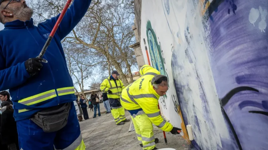 Equipa de limpeza trabalhou afincadamente, esta sexta-feira, na Alameda das Fontainhas
