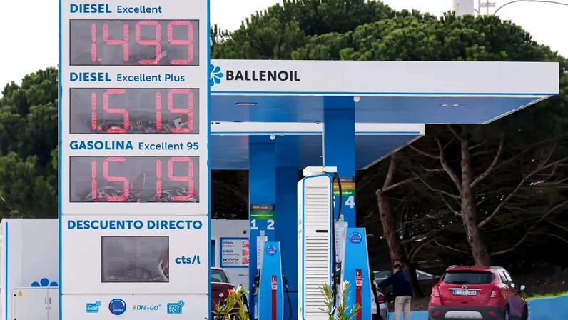 Na última semana, o Governo espanhol admitiu a possibilidade de voltar a intervir, com descontos semelhantes aos aplicados em 2022, caso continue a escalada do preços dos combustíveis
