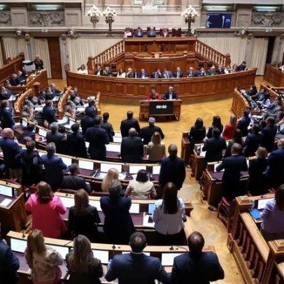Parlamento aprova lay-off simplificado com salário pago a 100%