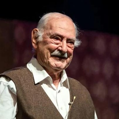 Ruy de Carvalho completa 99 anos com carreira teatral e família ao lado
