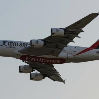 Aeroporto de Dubai suspende operações após ataque iraniano