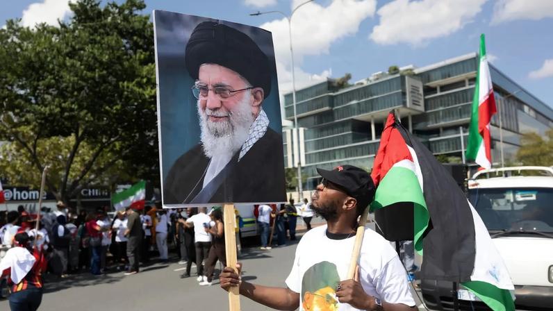 O aiatola Ali Khamenei morreu a 29 de fevereiro num bombardeamento israelita