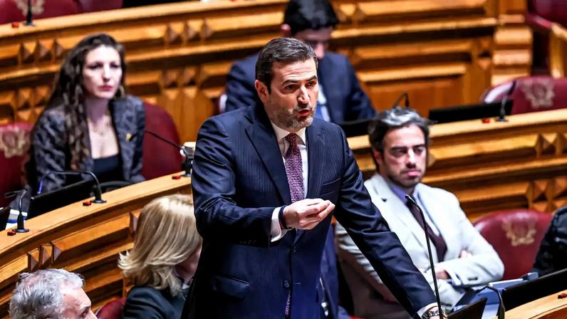 Hugo Soares, presidente do Grupo Parlamentar do PSD, é o primeiro subscritor do projeto de lei