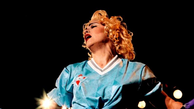 Madonna vestiu a camisola em 1990