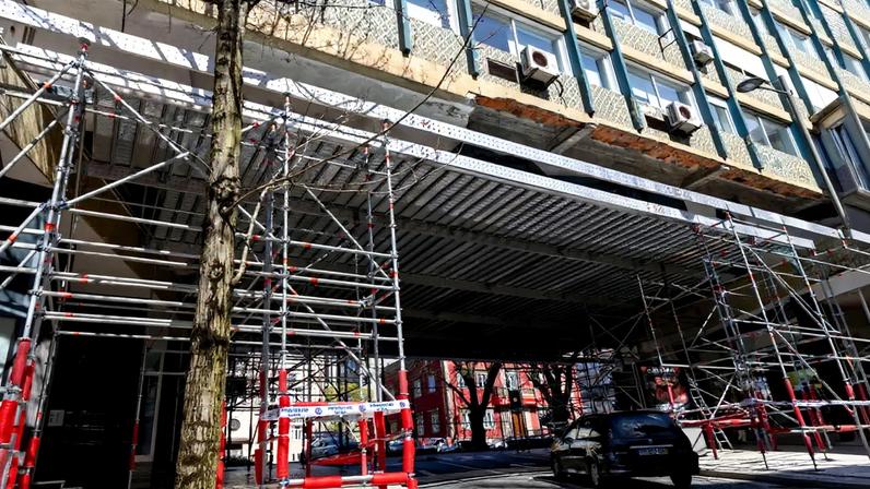Estrutura metálica protege a Rua Sá da Bandeira de novas quedas