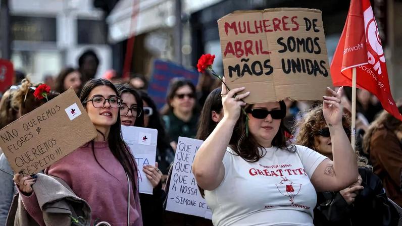 Mulheres protestam por igualdade, dignidade e salários