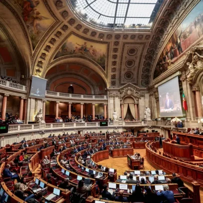 Parlamento vira arena de combate político com insultos e ofensas
