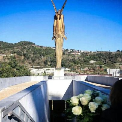 Famílias de Entre-os-Rios continuam a rezar o terço junto ao Anjo de Portugal