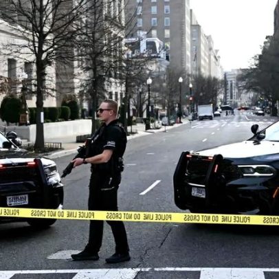 Perímetro da Casa Branca encerrado após colisão de carrinha com barreiras