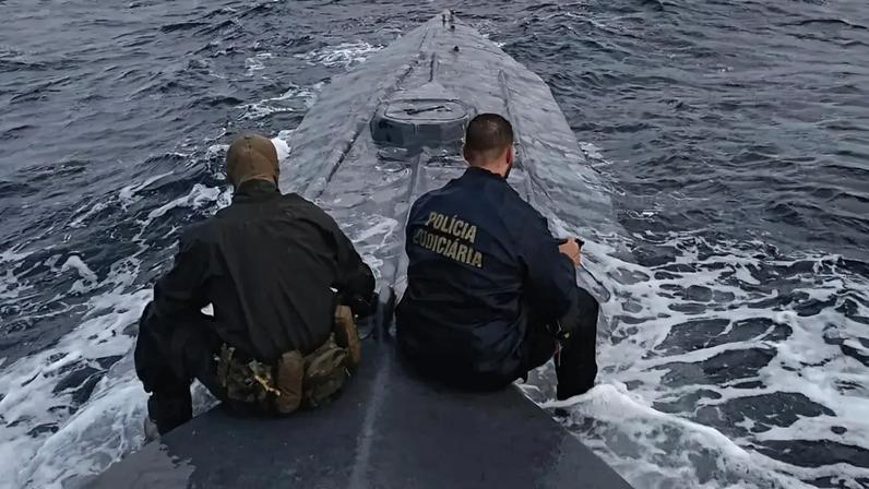 Autocarro ficou totalmente destruído