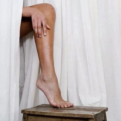 Escovar a pele a seco: estudo analisa benefícios e riscos