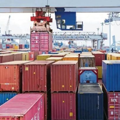 Oposição propõe limites ao empilhamento de contentores em Leixões