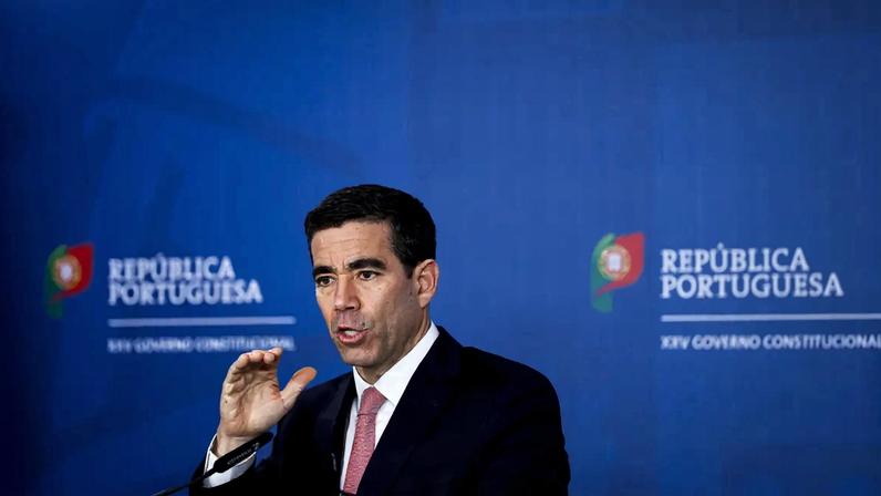 Leitão Amaro assegura que Governo não fechará porta ao diálogo na lei laboral