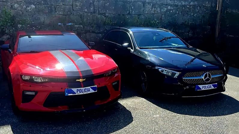 Duas viaturas no valor estimado de 100 mil euros apreendidas pela PSP, no Porto, em abril de 2025