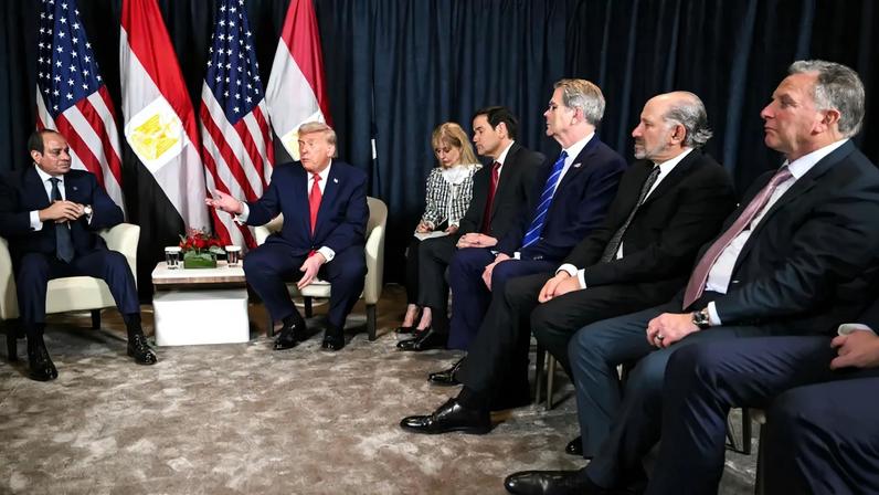 Trump oferece sapatos da sua marca preferida aos seus homens de confiança