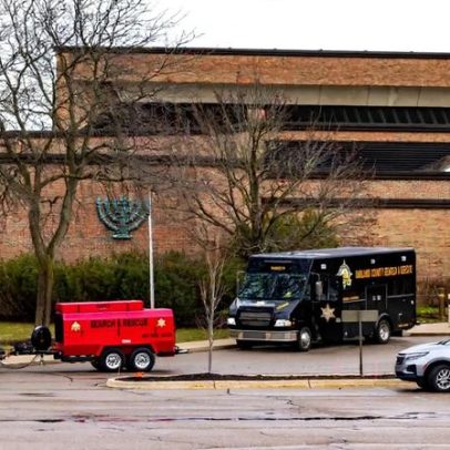 Atacante de sinagoga nos EUA morre por tiro autoinfligido