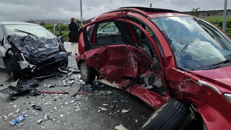 Colisão em Barcelos deixa cinco feridos, incluindo bebé e criança
