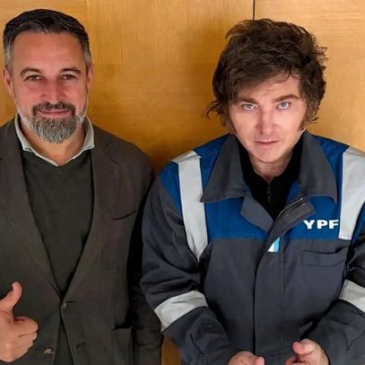 Milei surpreende Madrid ao usar macacão de petrolífera durante reunião com Vox