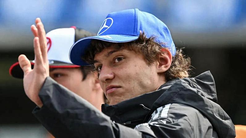 Kimi Antonelli vence GP da China e é o segundo mais novo no pódio